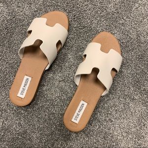 NWOT STEVE MADDEN Beige Sandals